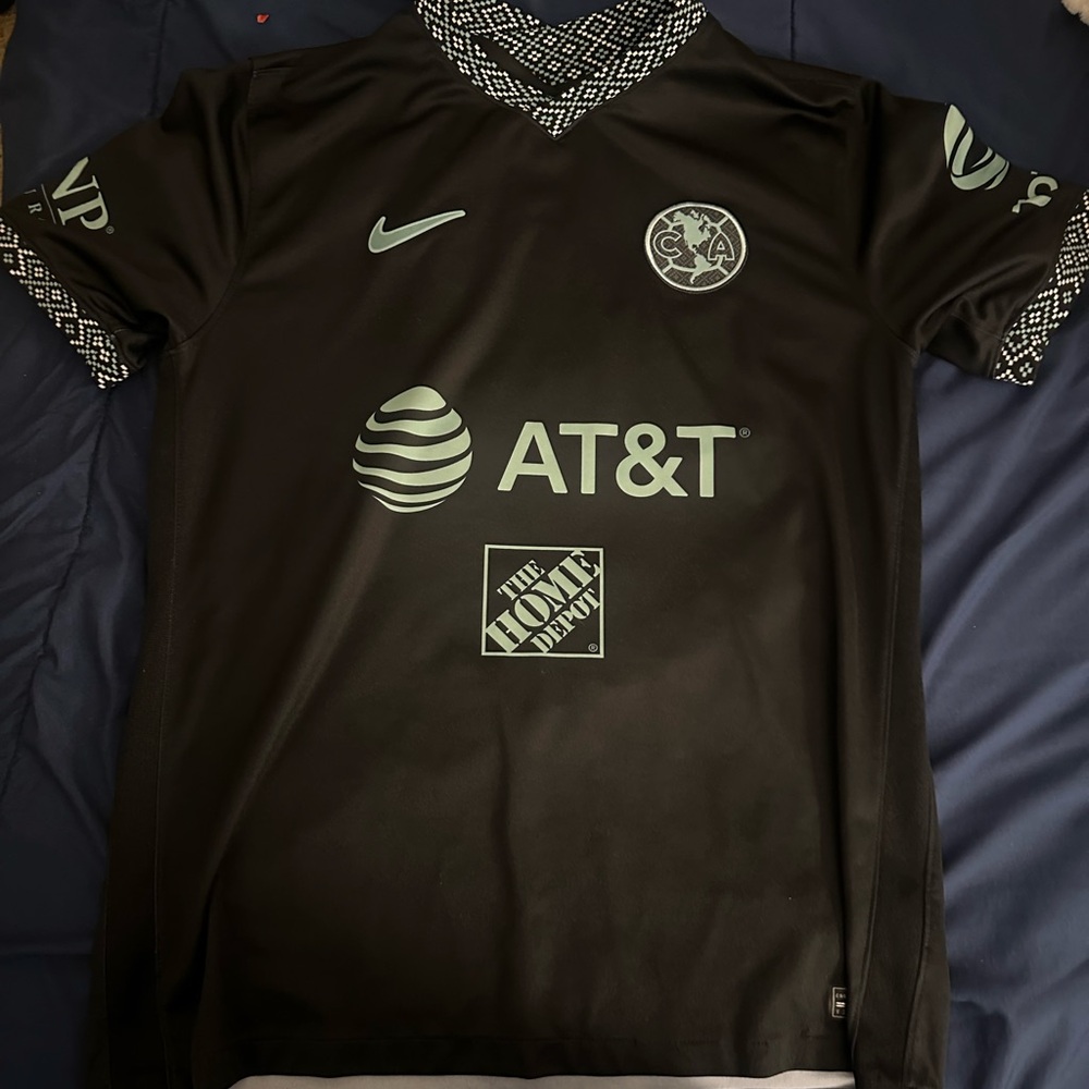 Club America Nike 2021-22 Third Jersey
Size L 
Barley Worn